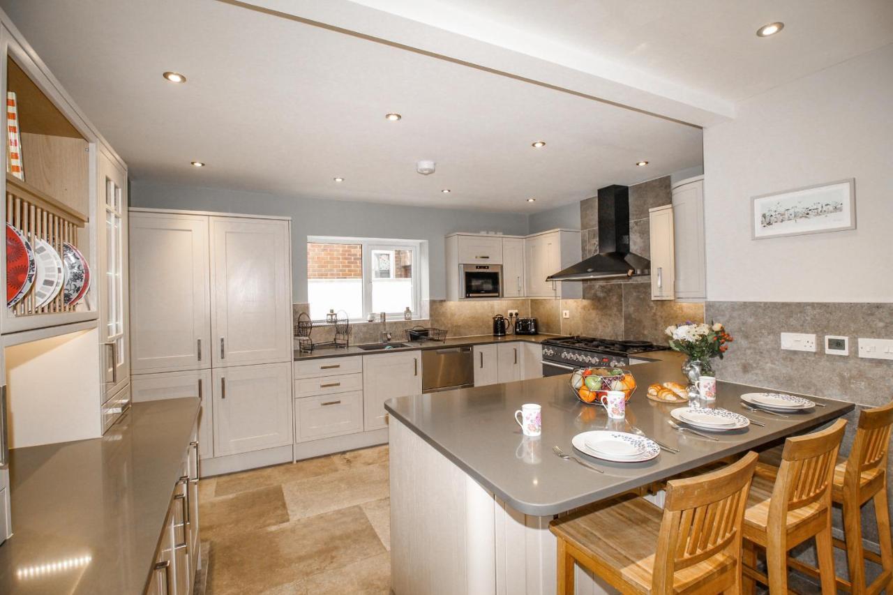 Family House Villa Weymouth Bagian luar foto
