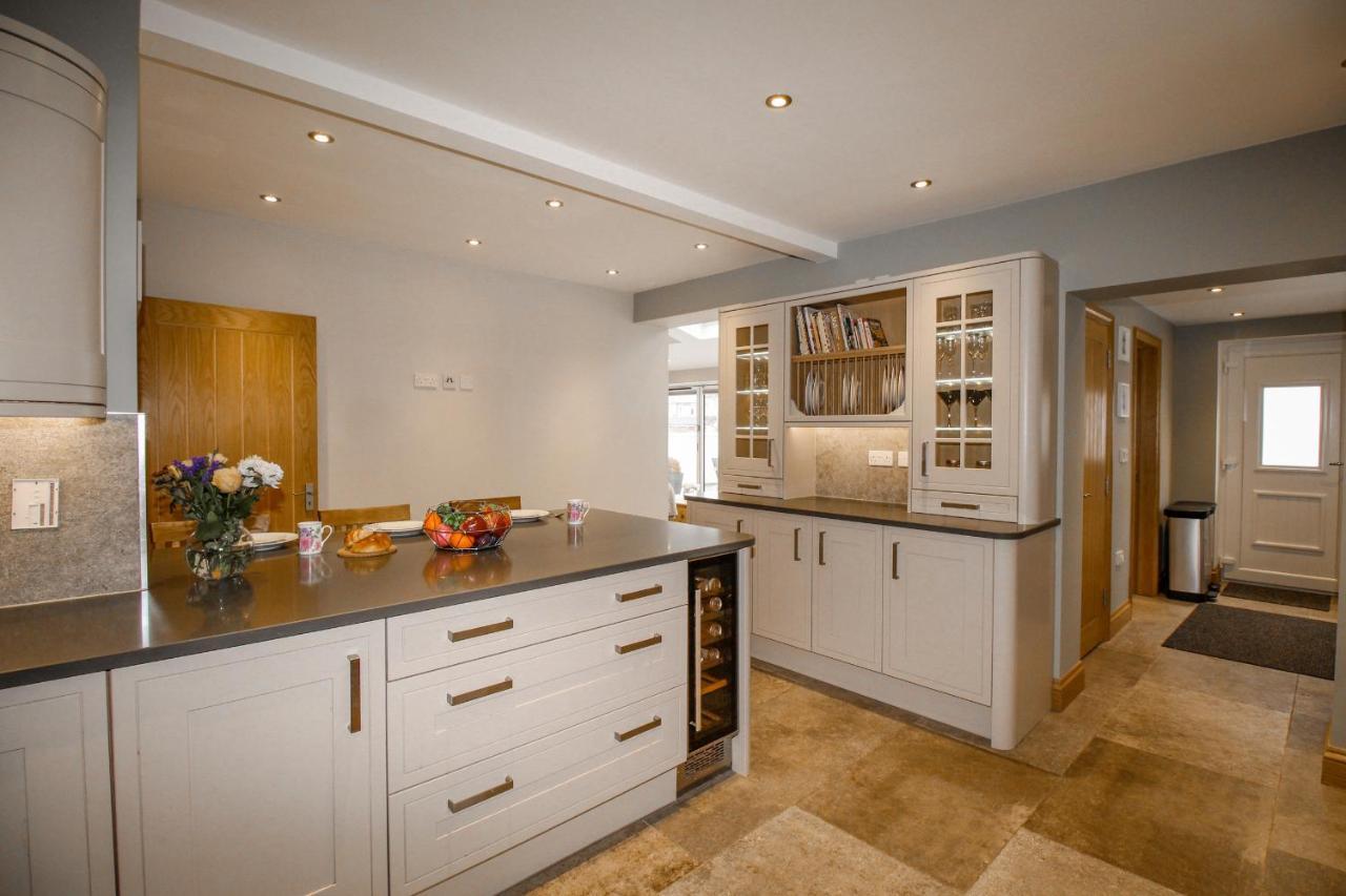 Family House Villa Weymouth Bagian luar foto